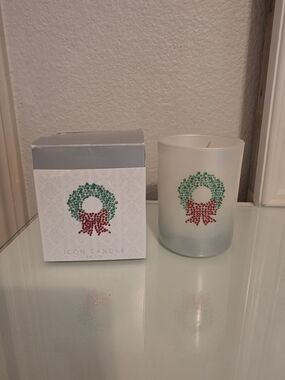 Frosted Glass Holiday Wreath Candle - Green & Red